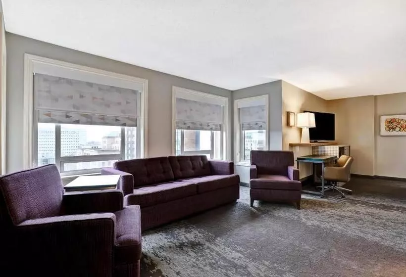 キングサイズベッドのスイートルーム, Holiday Inn   Ottawa Dwtn   Parliament Hill, An Ihg