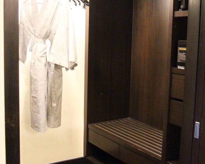 اتاق کلاب, Impiana Klcc