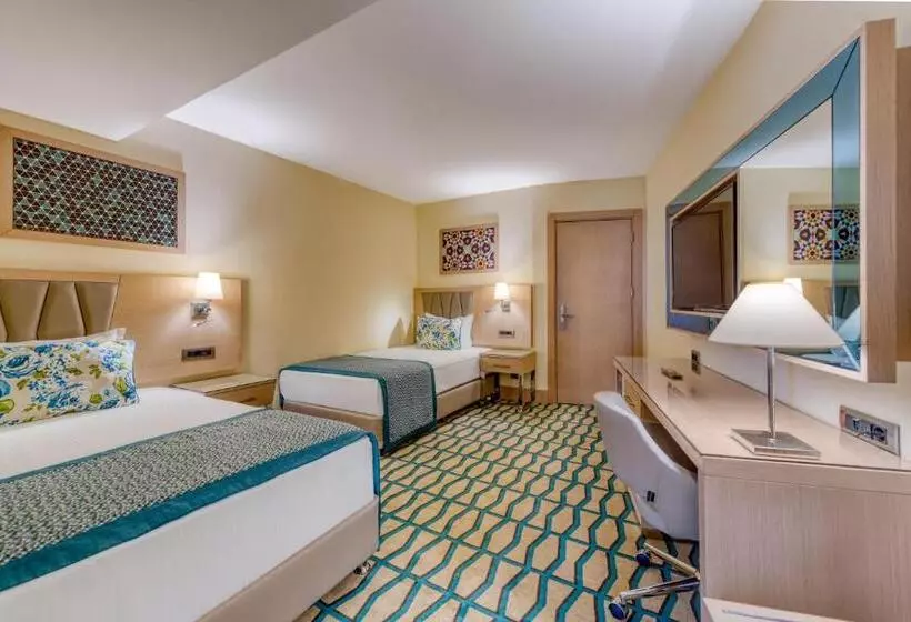 سوییت جونیور لوکس, Megasaray Club Belek