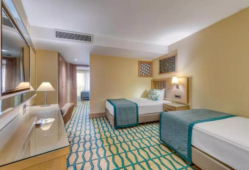 سوییت جونیور لوکس, Megasaray Club Belek