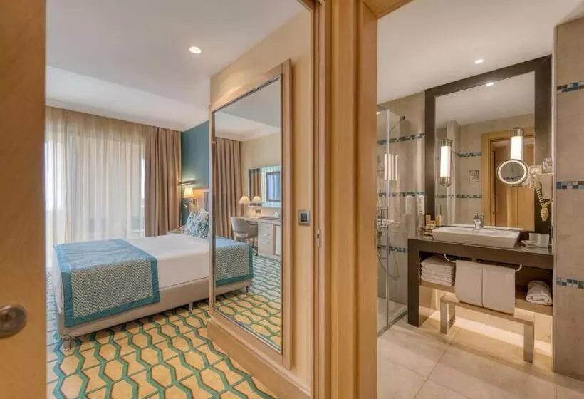 سوییت جونیور لوکس, Megasaray Club Belek