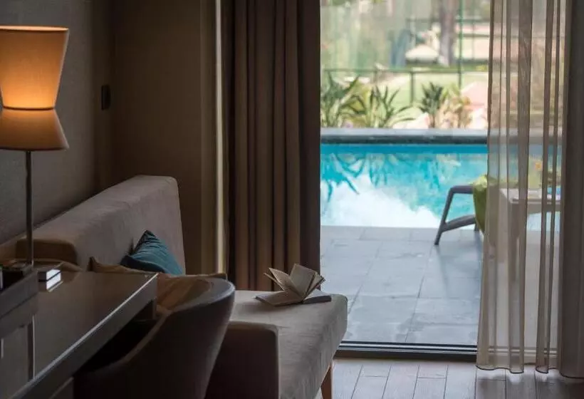 Standard swim-up room, Megasaray Club Belek