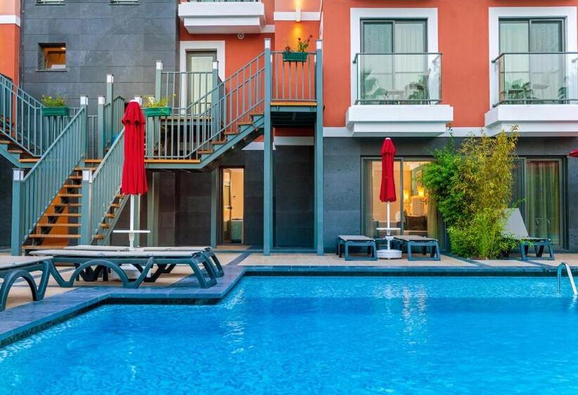 סוויטה נוף לבריכה, Megasaray Club Belek