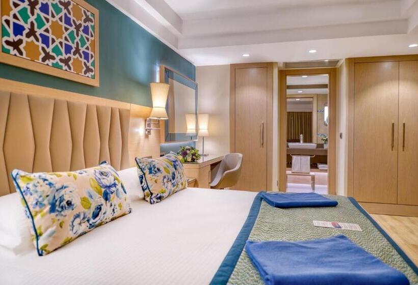 סוויטה נוף לבריכה, Megasaray Club Belek