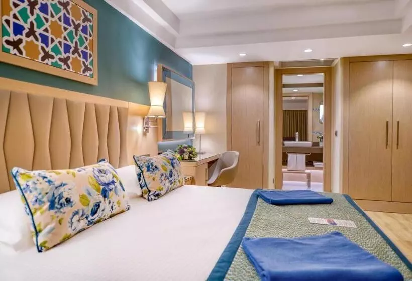 سوییت با چشمانداز استخر, Megasaray Club Belek