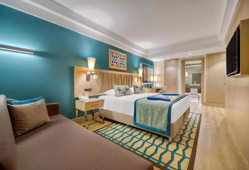 سوییت با چشمانداز استخر, Megasaray Club Belek