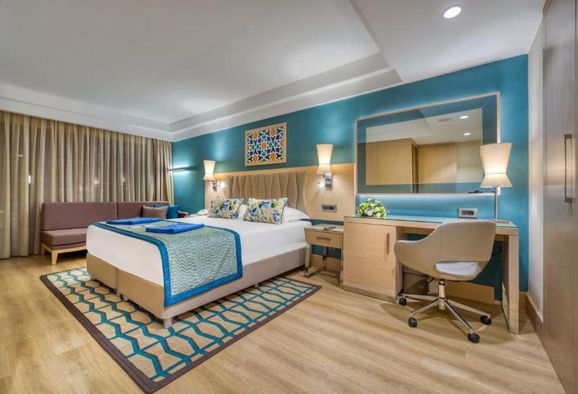 סוויטה נוף לבריכה, Megasaray Club Belek