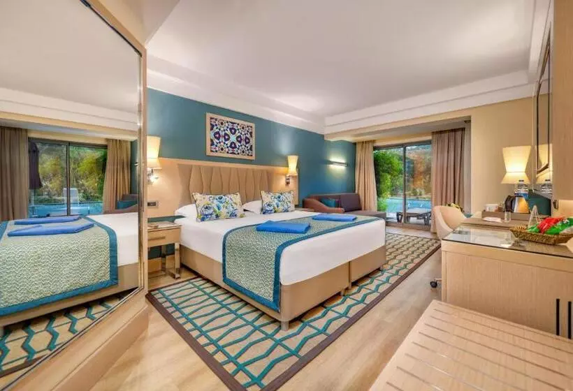 سوییت با چشمانداز استخر, Megasaray Club Belek