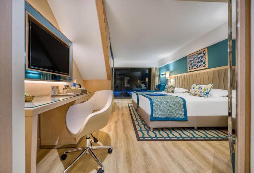 סוויטה נוף לבריכה, Megasaray Club Belek