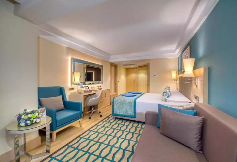 سوییت با چشمانداز استخر, Megasaray Club Belek