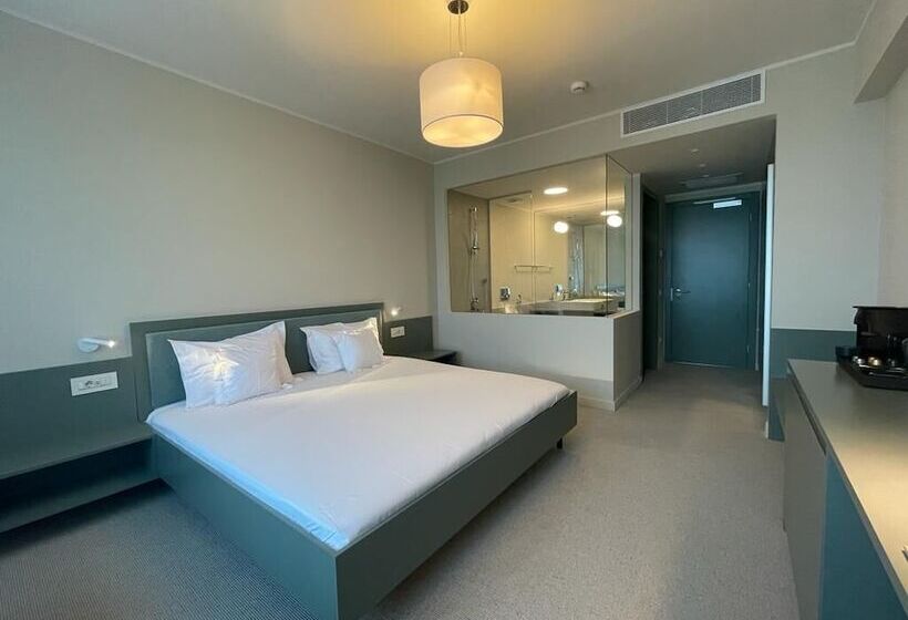 חדר סופריור, Millennium Hub &