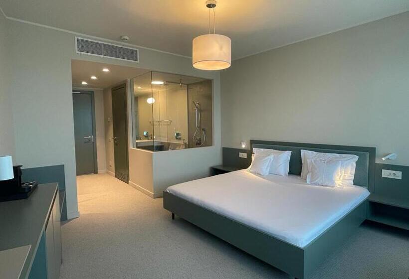 חדר סופריור, Millennium Hub &