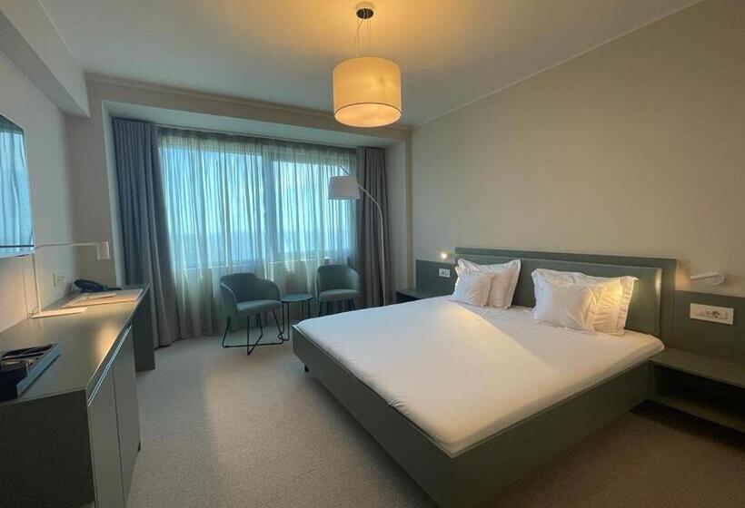 חדר סופריור, Millennium Hub &