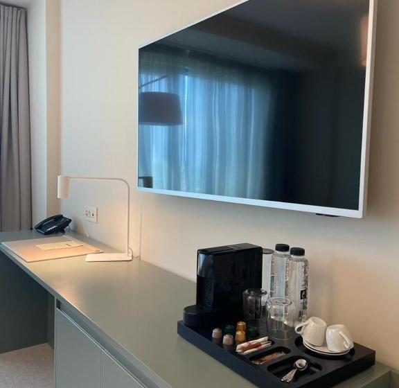 סוויטה אקזקיוטיב, Millennium Hub &