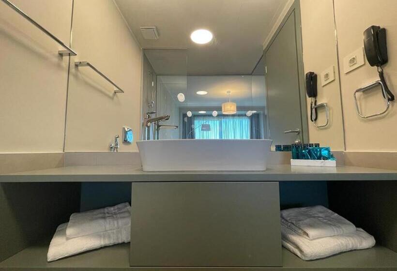 סוויטת ג'וניור דלוקס, Millennium Hub &