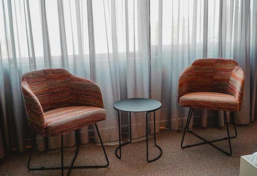 סוויטת ג'וניור דלוקס, Millennium Hub &