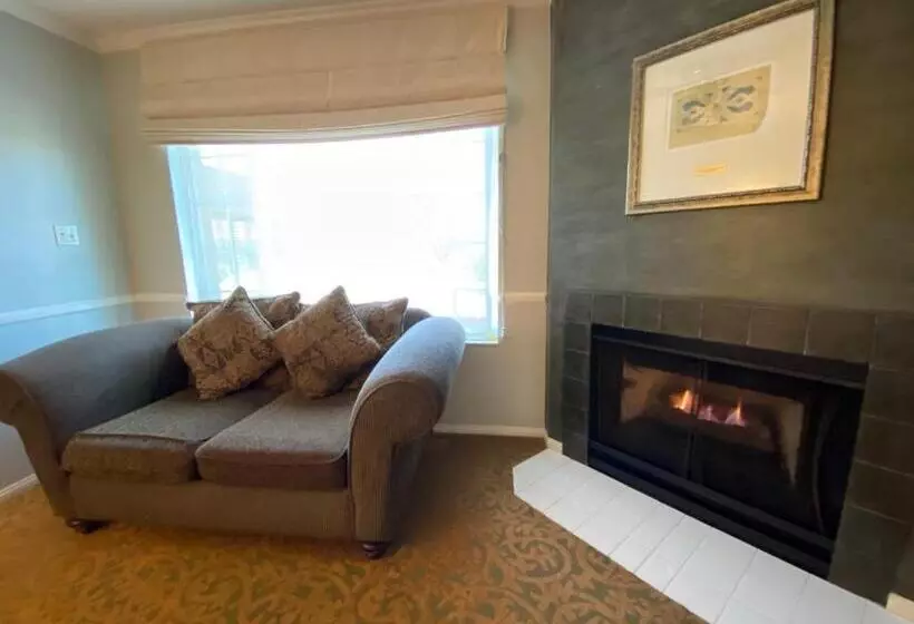 اتاق لوکس با تخت بزرگ, The Morgan Hotel San Simeon