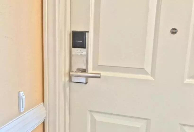 اتاق استاندارد با تخت بزرگ برای معلولان, The Morgan Hotel San Simeon