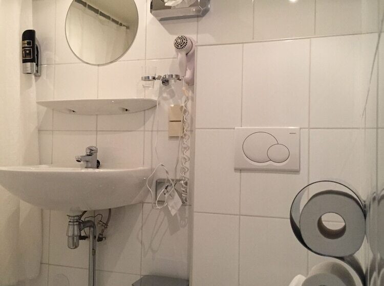 غرفة قياسية ثلاثية, Alexander