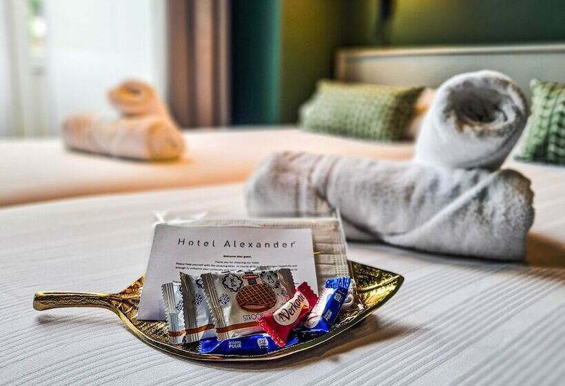 غرفة قياسية ثلاثية, Alexander