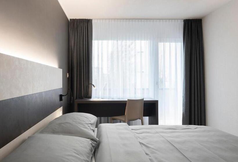 Deluxe Zimmer mit Balkon, Bahnhof Zollikofen