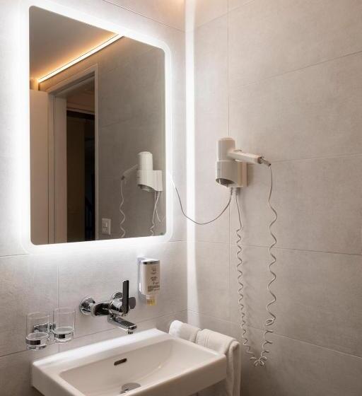 Deluxe Zimmer mit Balkon, Bahnhof Zollikofen