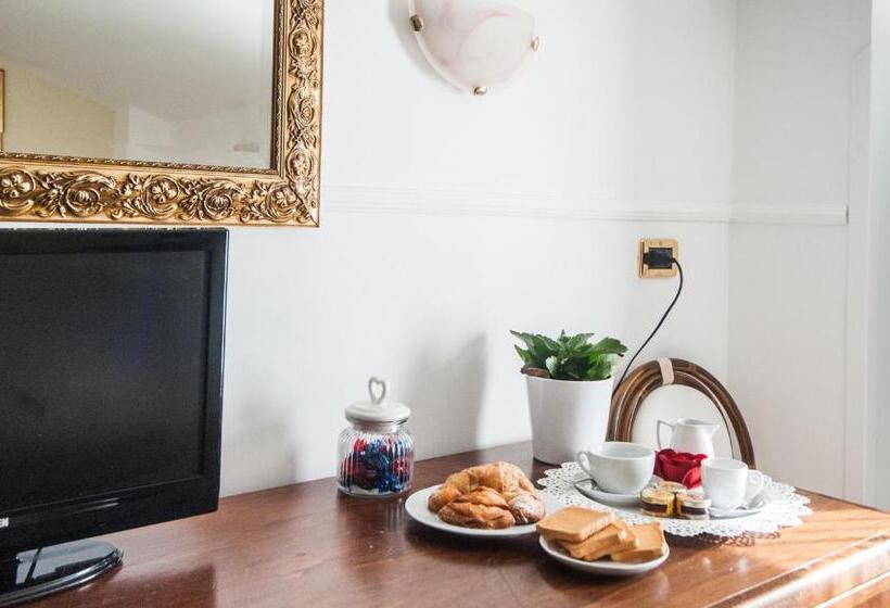 اتاق استاندارد چهار تخته, Caserta Antica