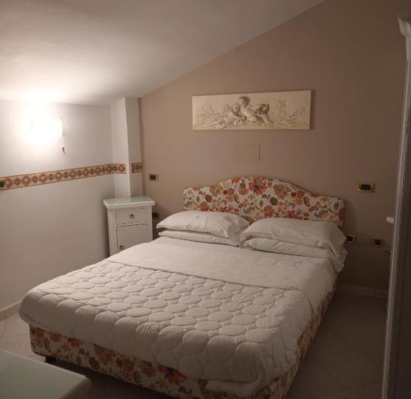 اتاق استاندارد چهار تخته, Caserta Antica