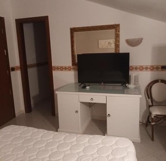 اتاق استاندارد چهار تخته, Caserta Antica