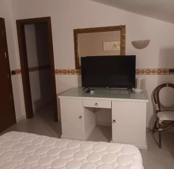 اتاق استاندارد چهار تخته, Caserta Antica