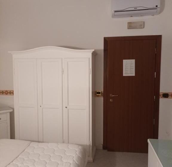 اتاق استاندارد چهار تخته, Caserta Antica