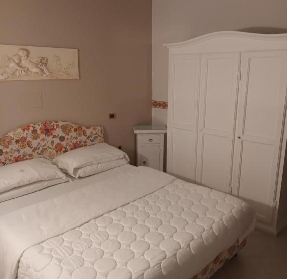اتاق استاندارد چهار تخته, Caserta Antica