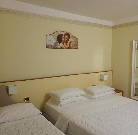 اتاق استاندارد سه نفره, Caserta Antica