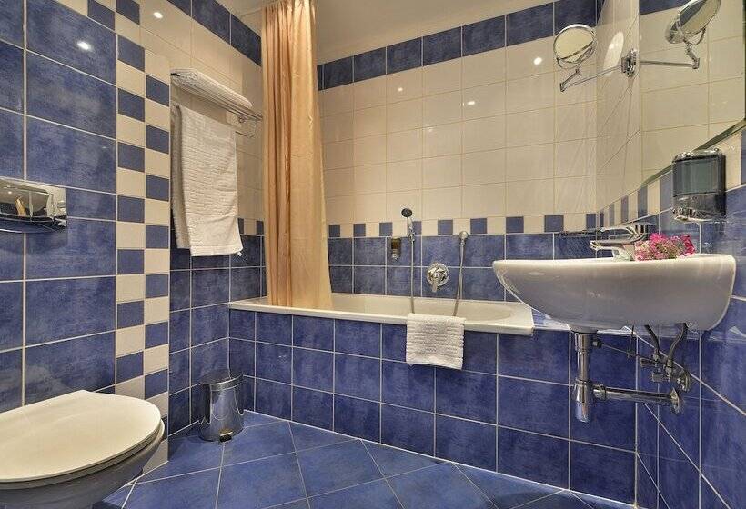 اتاق استاندارد با چشم‌انداز, Ea Hotel Jeleni Dvur Prague Castle