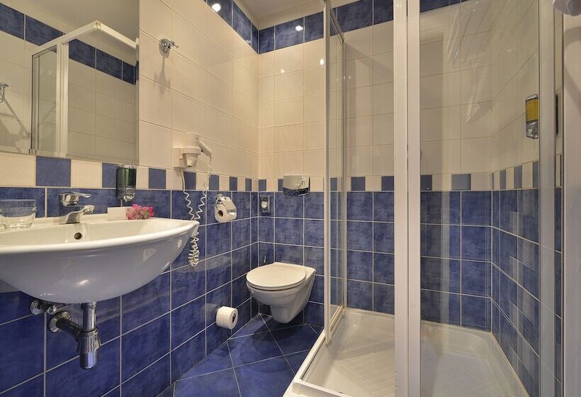 سوییت جونیور, Ea Hotel Jeleni Dvur Prague Castle