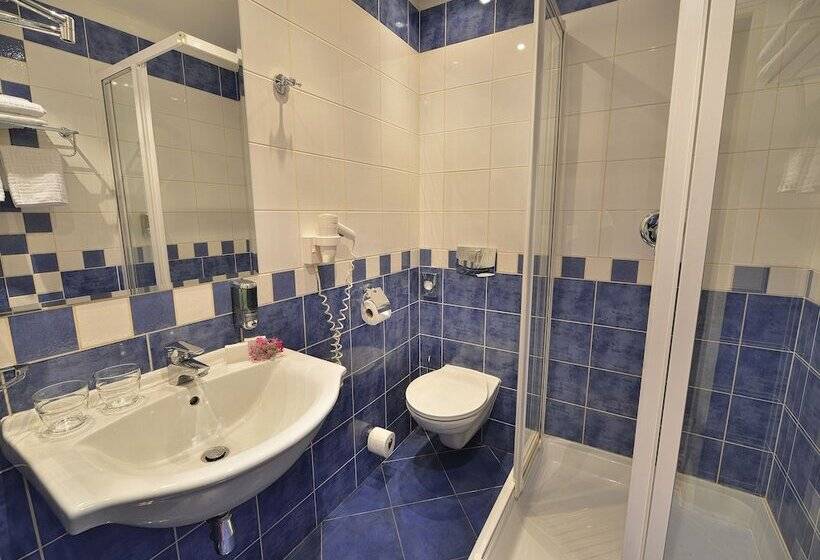 سوییت جونیور, Ea Hotel Jeleni Dvur Prague Castle