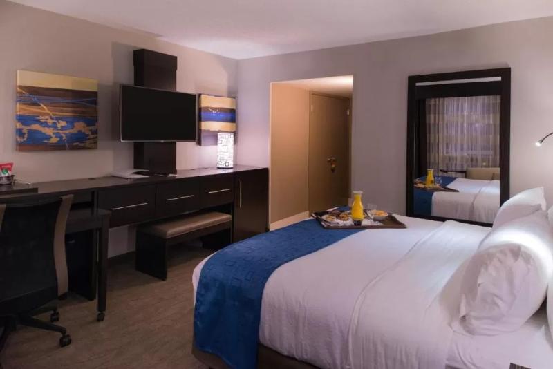 适合残疾人士使用的带超级大床的标准间, Holiday Inn St Louis Downtown/convention Center, An Ihg