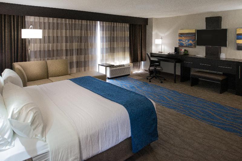 带大床的套房, Holiday Inn St Louis Downtown/convention Center, An Ihg