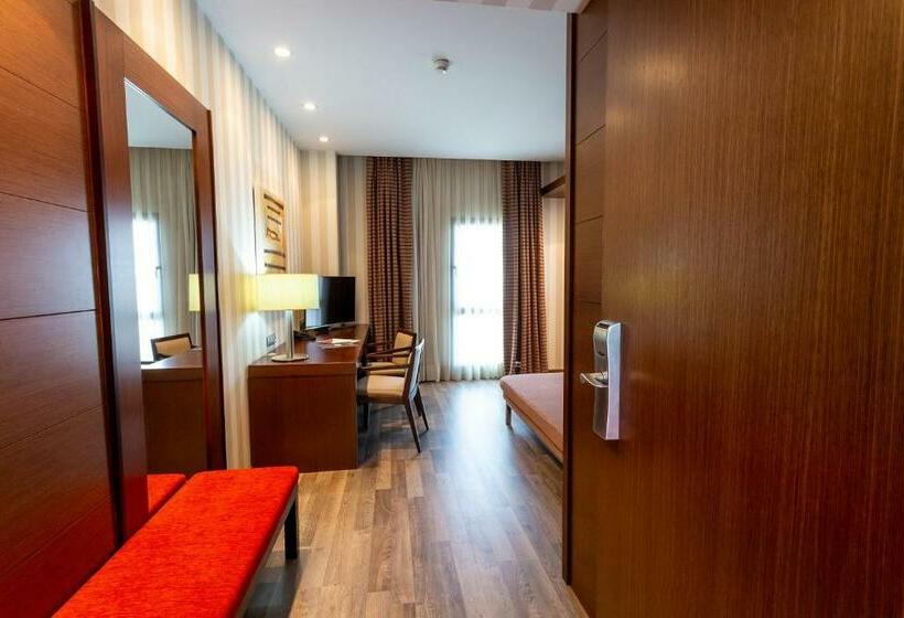 سوییت جونیور, Las Artes