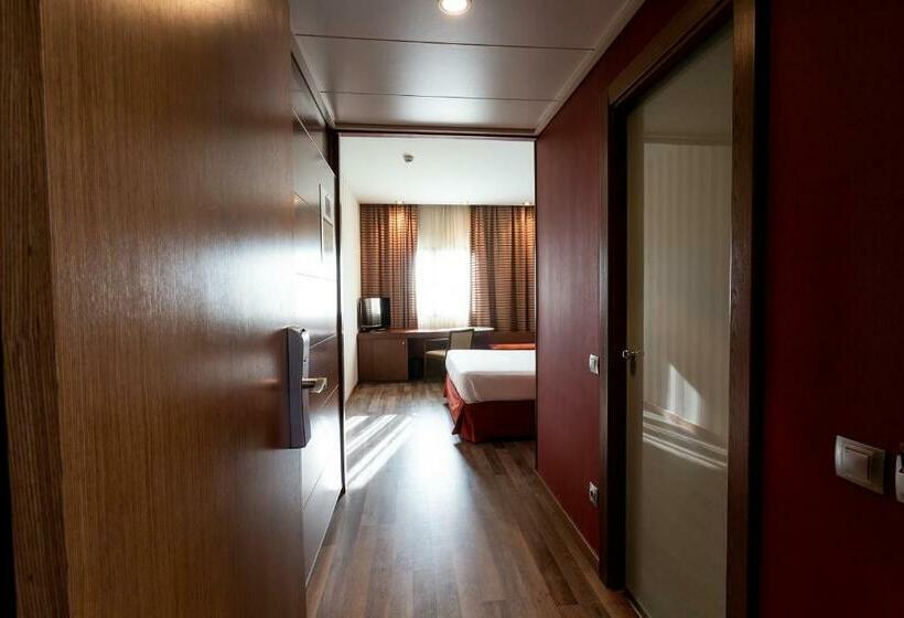 اتاق استاندارد چهار تخته, Las Artes