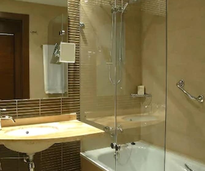 اتاق استاندارد سه نفره, Las Artes