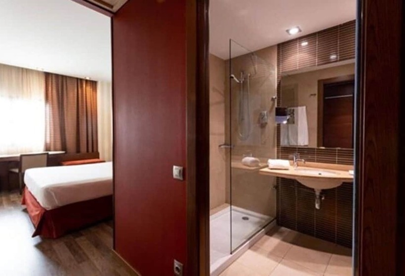 اتاق استاندارد سه نفره, Las Artes