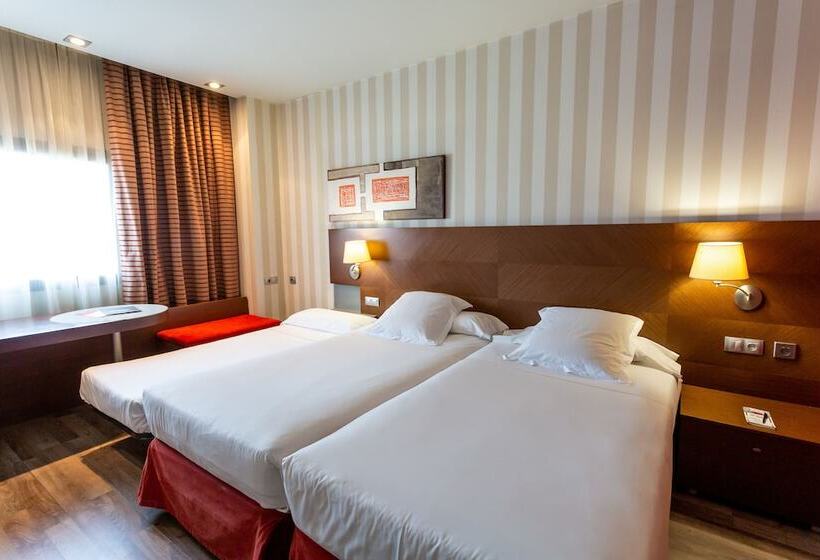 اتاق استاندارد سه نفره, Las Artes