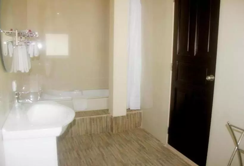 سوئیت 2 خوابه, Melasti Beach Resort & Spa Legian