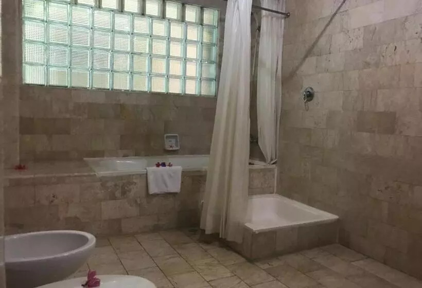 اتاق لوکس خانوادگی, Melasti Beach Resort & Spa Legian
