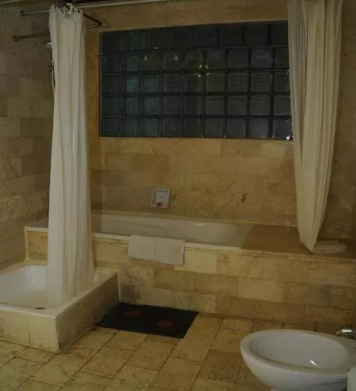 اتاق لوکس خانوادگی, Melasti Beach Resort & Spa Legian