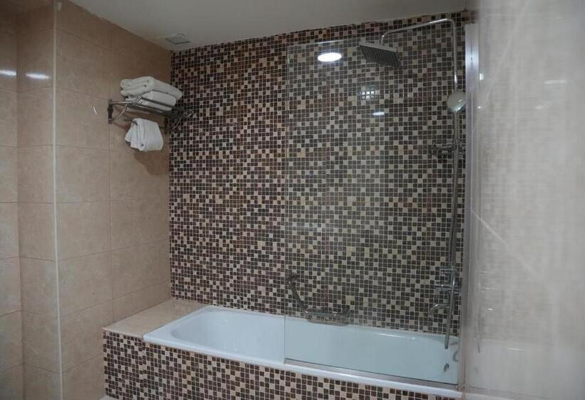 اتاق خانوادگی, The Sandy Palace