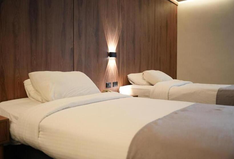 اتاق استاندارد, The Sandy Palace