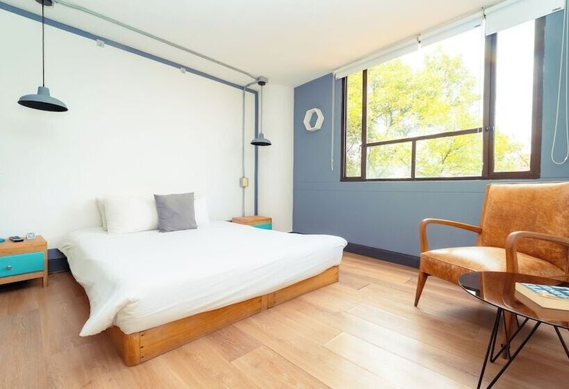 标准工作室, Socialtel Medellin Formerly Selina Medellin