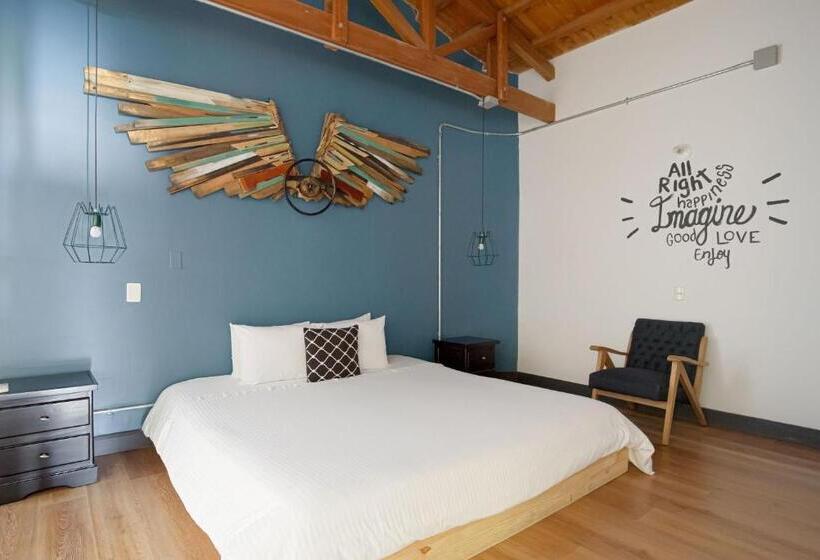 Семейный Номер, Socialtel Medellin   Formerly Selina Medellin